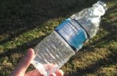 Wie man Wasser in freier Wildbahn mit 2 Flaschen mit Wasser zu reinigen. 