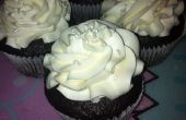 Dunkle Schokolade Cupcakes mit Marshmallow Buttercreme