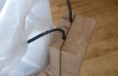 Einfache Papierkorb aus Palletwood und gebogenem Stahldraht