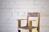 Solid zurückgefordert Holz Stuhl