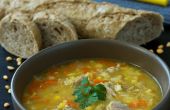 Erbsensuppe mit Schweinerippchen aufgeteilt