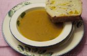 Gebratener Kürbis, Chorizo & Thymian Suppe serviert mit einem Feta, Kürbis-Zwiebel-Brot! 